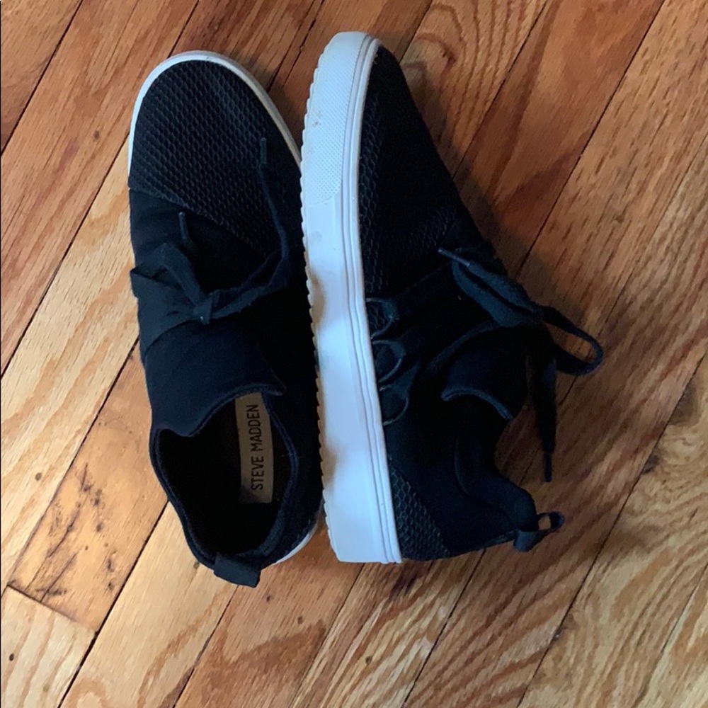 Steve Madden slip ons with tie!